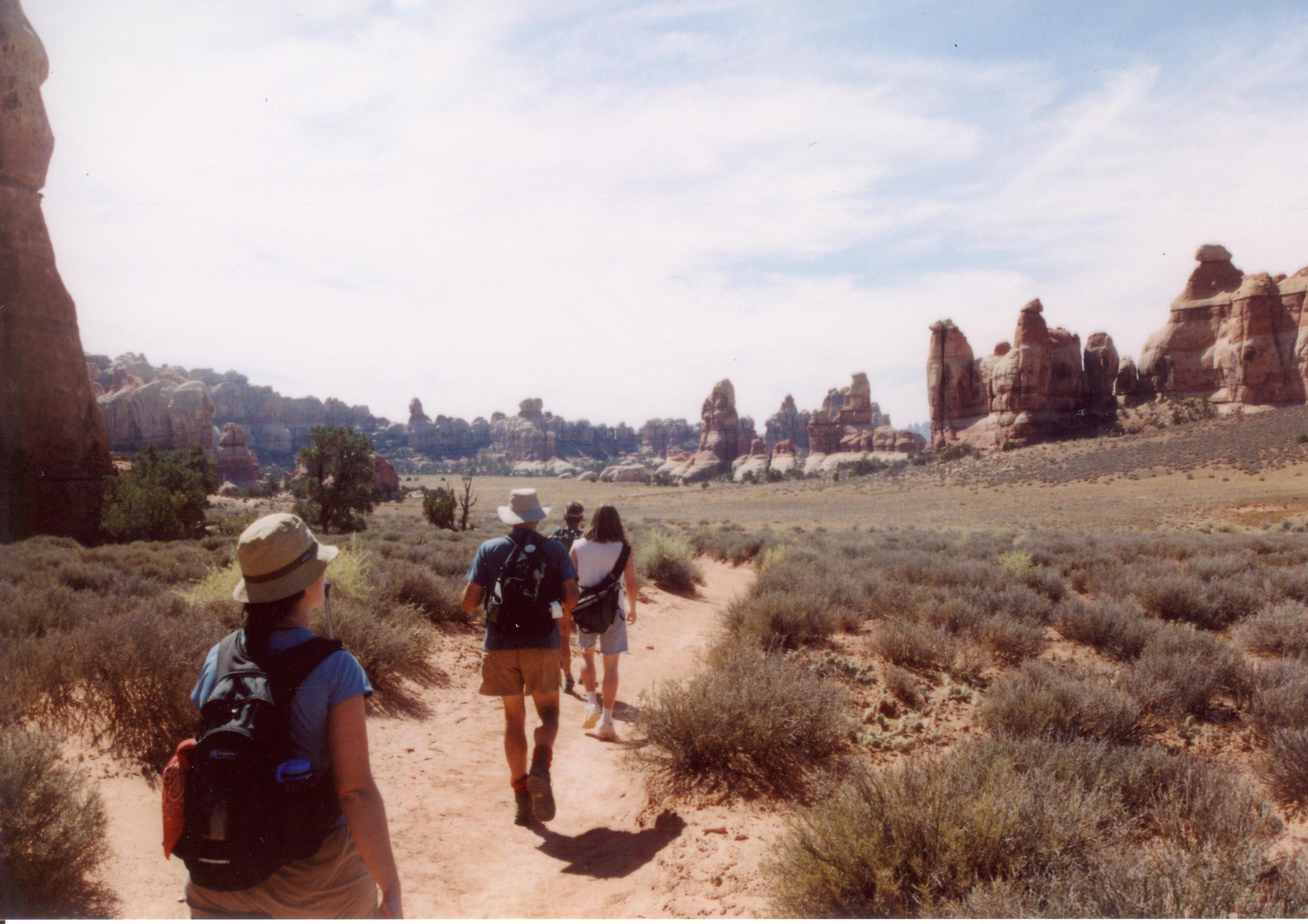 http://davepics.com/Album/2003/09-21.Canyonlands_Arches_Needles/44%20How%20much%20farther.jpg